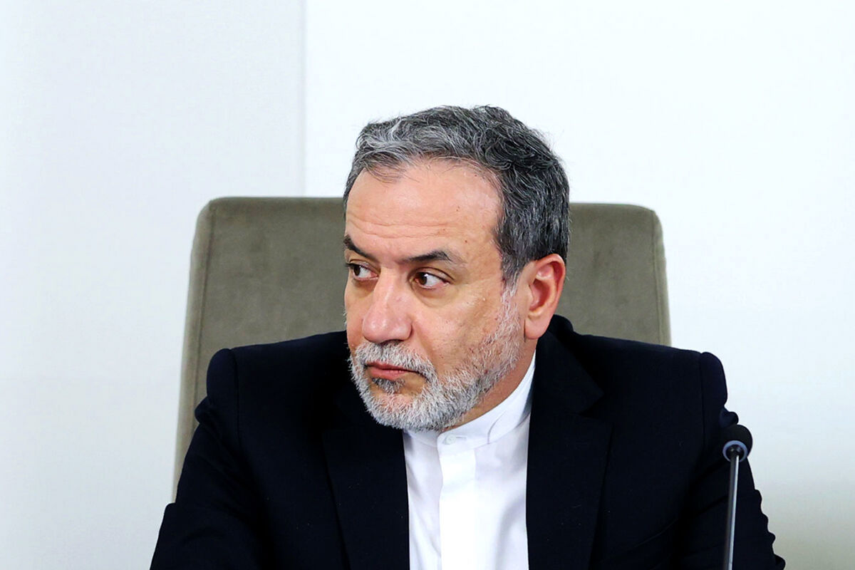 هشدار عراقچی به ترامپ: توهین به رهبر معظم ایران را کنار بگذار