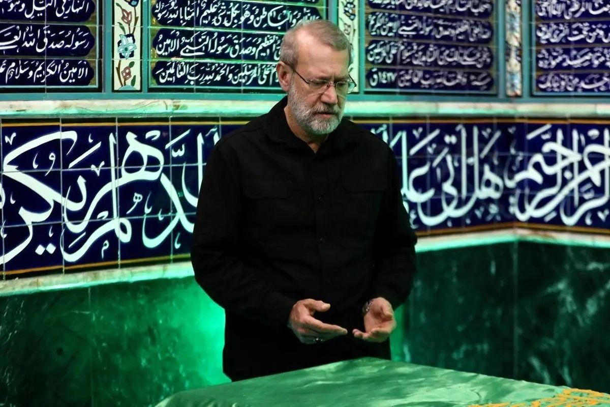 تصویری کمتر دیده شده از شهید لاریجانی در کنار دلاورمردان نیروی دریایی ارتش 