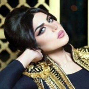 سوپرمدل عرب در حرم امام رضا / ویدئو