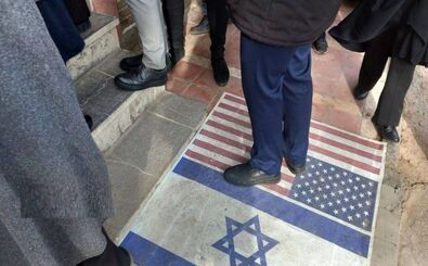 پرچم آمریکا از کف حیاط دولت ایران جمع شد
