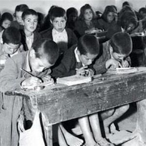 فیش حقوقی یک معلم در سال ۵۰ همه را شگفت‌زده کرد