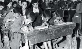 فیش حقوقی یک معلم در سال ۵۰ همه را شگفت‌زده کرد