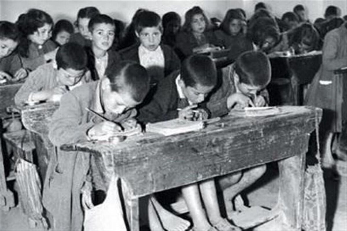 فیش حقوقی یک معلم در سال ۵۰ همه را شگفت‌زده کرد