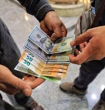 دلار در آستانه ورود به کانال ۷۰ هزار تومان قرار گرفت