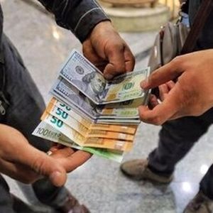دلار در آستانه ورود به کانال ۷۰ هزار تومان قرار گرفت