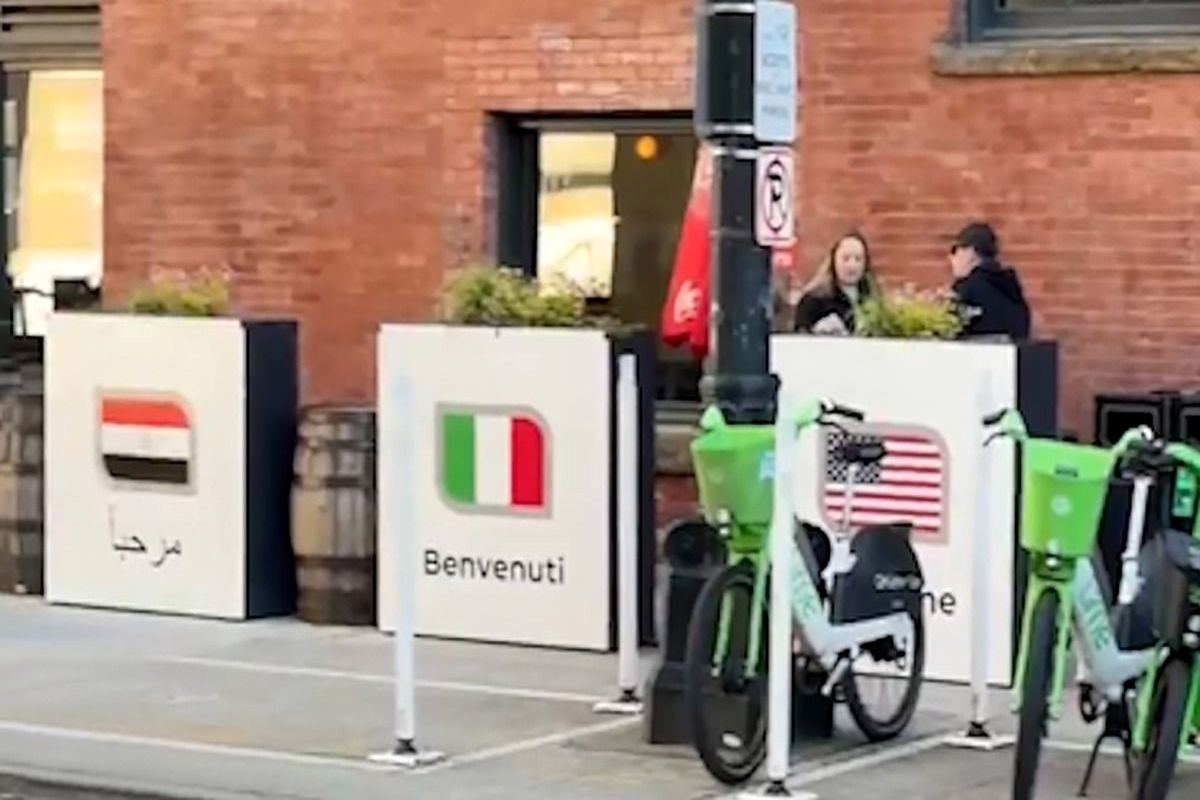 نمایش پرچم ایتالیا به جای ایران در آستانه جام جهانی!/ ویدئو