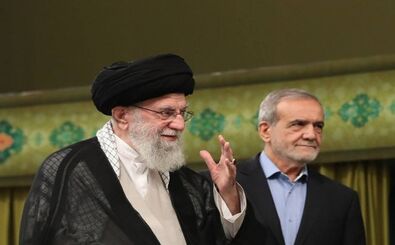 هدیه رهبر انقلاب به پزشکیان چه بود؟/ تصاویر
