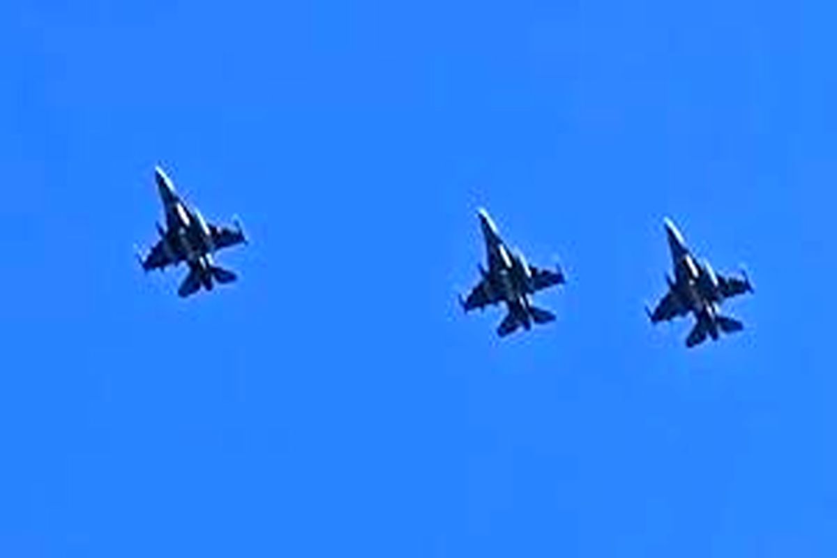 تصاویر انتقال اف 16 و اف 22 های آمریکا به خاورمیانه