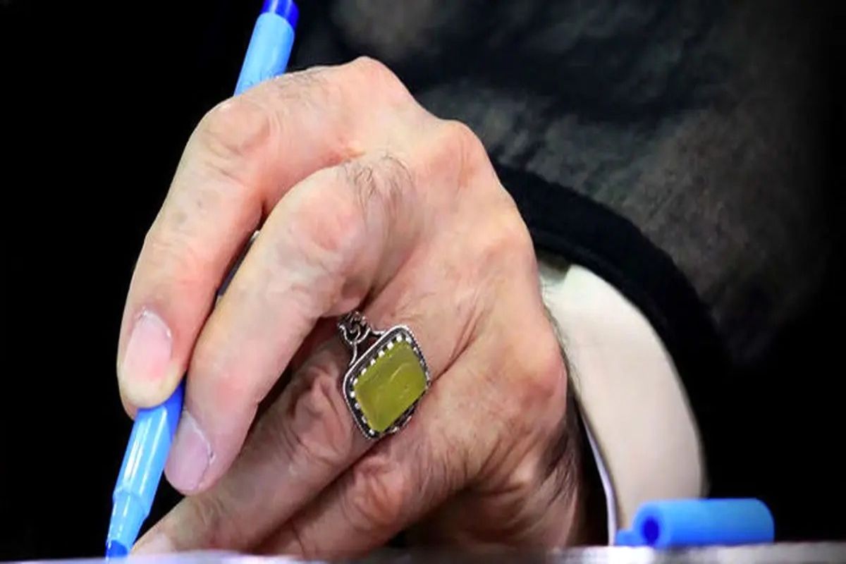 مقایسه خط سه رهبر انقلاب اسلامی