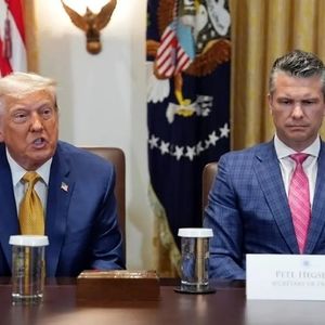 درخواست برکناری ترامپ و استیضاح وزیر جنگ آمریکا در کنگره کلید خورد