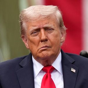 ترامپ زره جنگ پوشید!/ عکس