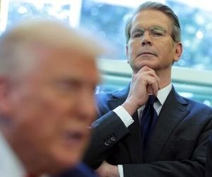 چقدر ادعای وزیر خزانه داری آمریکا درباره بحران بنزین در ایران درست است؟