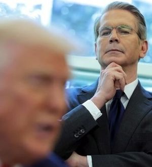 چقدر ادعای وزیر خزانه داری آمریکا درباره بحران بنزین در ایران درست است؟