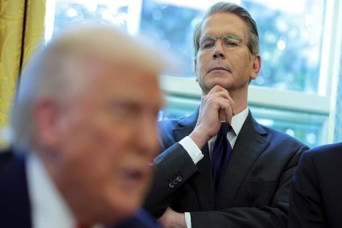 چقدر ادعای وزیر خزانه داری آمریکا درباره بحران بنزین در ایران درست است؟