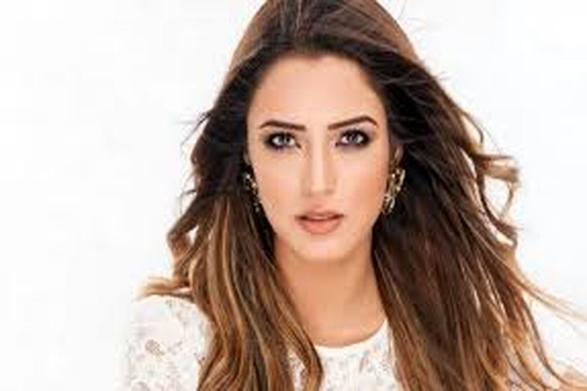 مادورو رفت تا این زن زیبا وزیر شود/  چرا انتخاب این زن جنجالی شده است؟ 