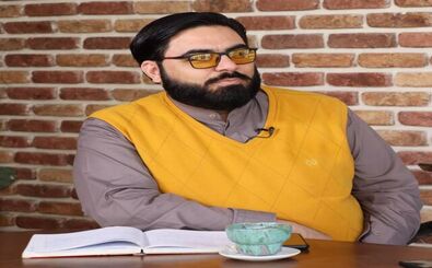 روحانی مشهدی که برای تماشای فیلم‌های ژاپنی وضو می‌گیرد