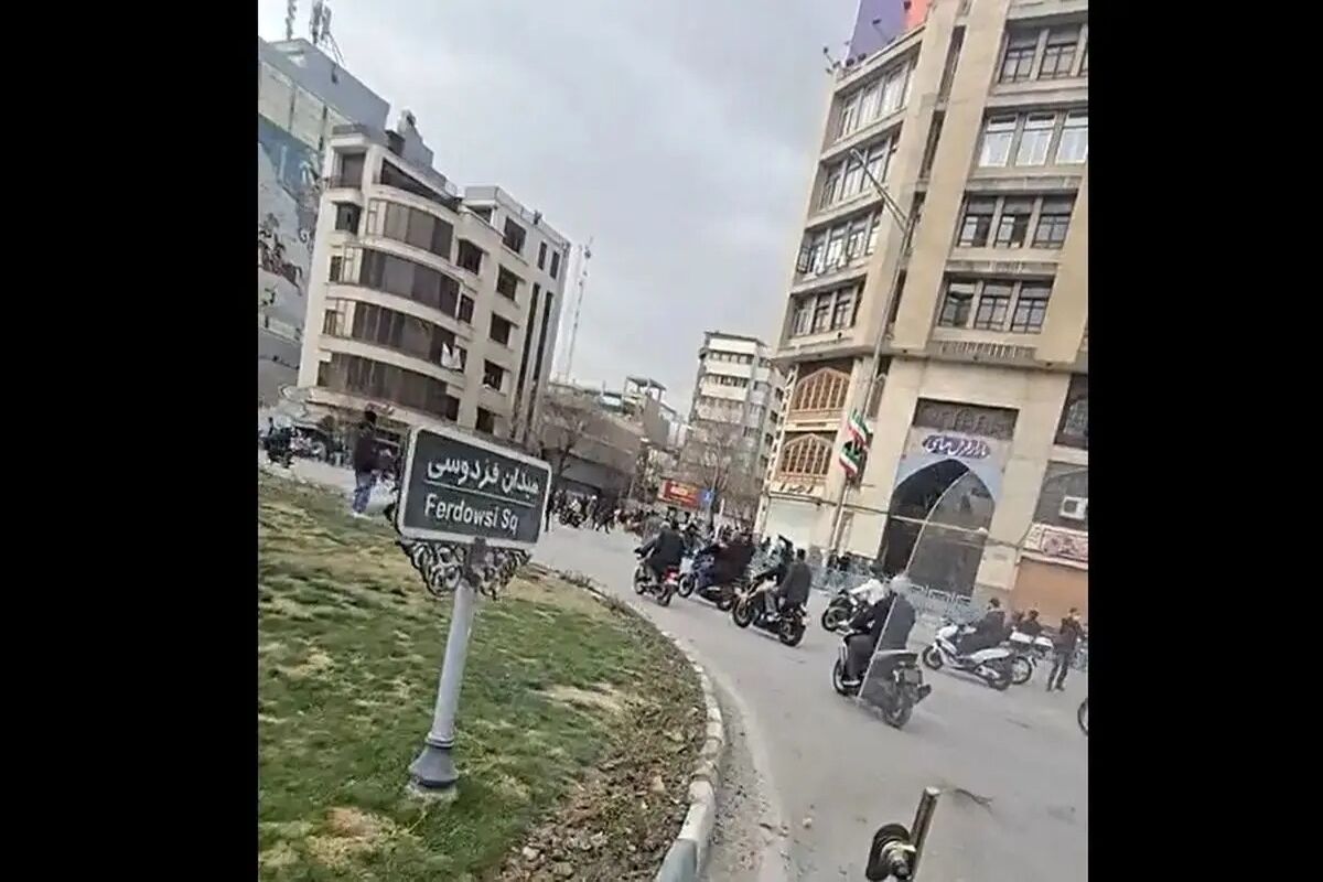 تصاویری دلخراش از حمله دیروز اسرائیل به میدان فردوسی تهران