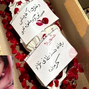 به یاد دختر کاپشن صورتی با گوشواره‌های قلبی/ عکس