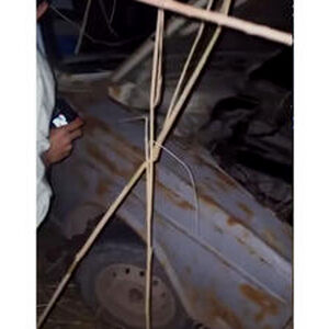 اسکلت مرد گمشده پس از 3 سال در خودروی رها شده پیدا شد/ ویدئو