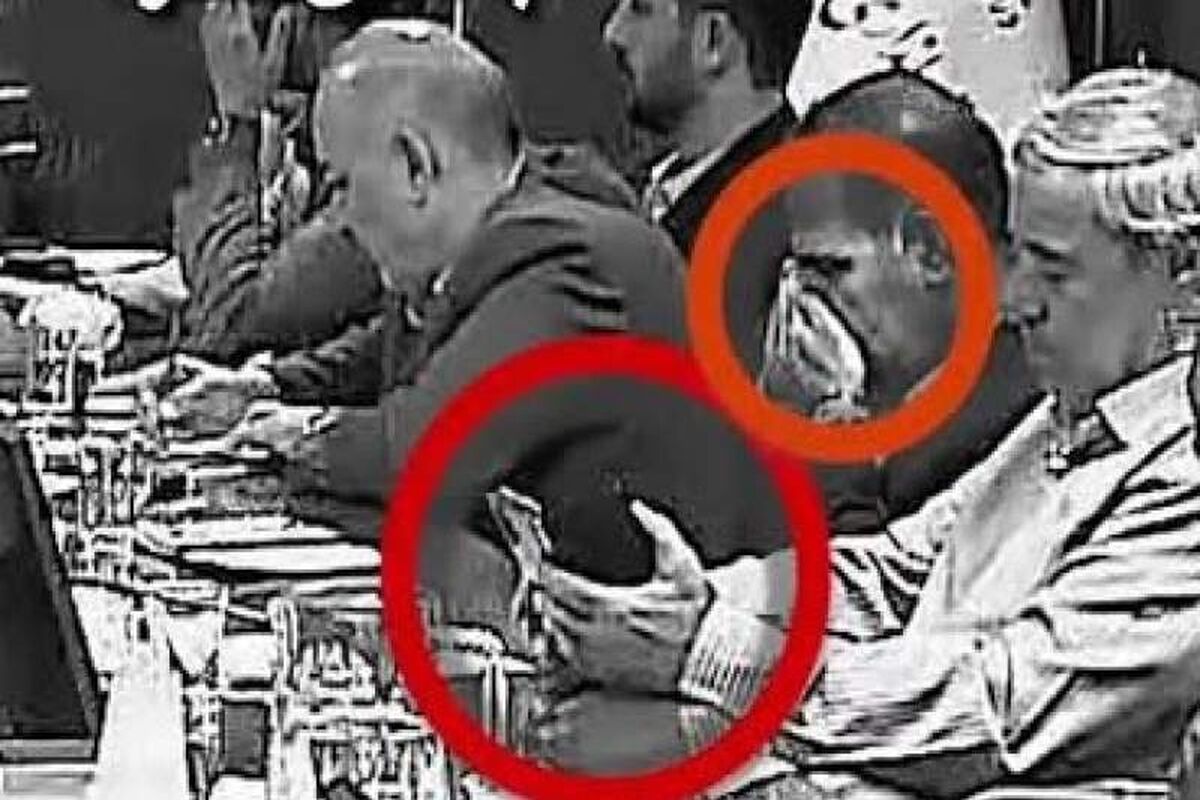 گوشی‌بازی مسئولان در جلسه‌ حل مشکلات اقتصادی/ ویدئو