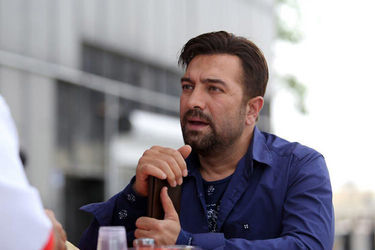 «مجید صالحی» با روسری در کنار رابعه اسکویی/ عکس