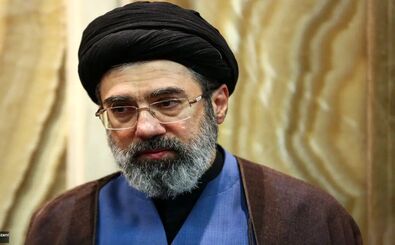 آیت الله مجتبی خامنه ای و خانواده اش/ عکس