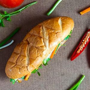 قبل از خرید ساندویچ آماده این نکات را بدانید؛ از ترکیبات تا تاریخ مصرف محصولات نامی نو