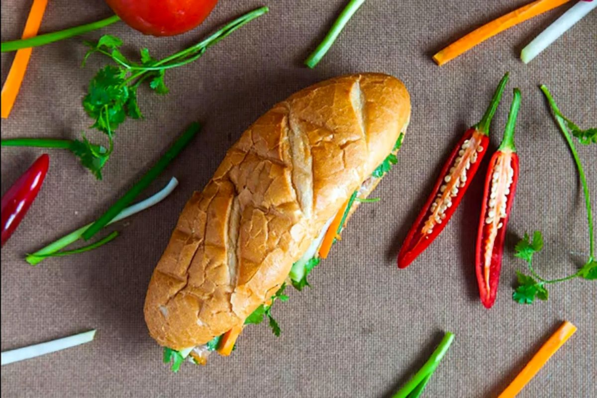 قبل از خرید ساندویچ آماده این نکات را بدانید؛ از ترکیبات تا تاریخ مصرف محصولات نامی نو