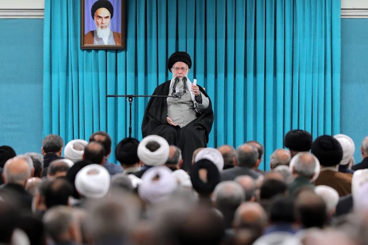 ماجرای نقل‌قولی خلاف واقع از واکنش رهبر انقلاب به انتقاد یک نماینده از عدم ابلاغ قانون حجاب‌/ واکنش محافظان چه بود؟
