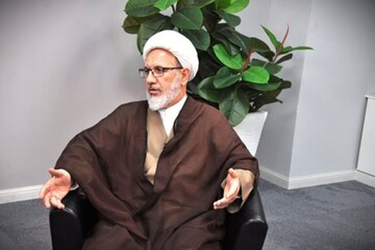احمدی نژاد باید به جرم خیانت مجازات شود