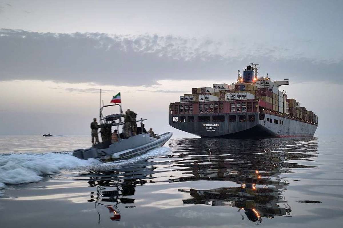 سپاه با چه ابزاری تنگه هرمز را بسته است؟