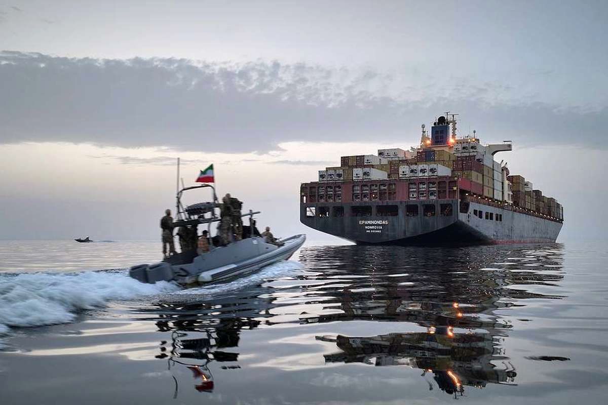 سپاه با چه ابزاری تنگه هرمز را بسته است؟