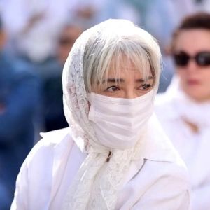 امروز در نقطه‌ای از تهران همه به یاد او سفید پوشیده‌اند/ عکس
