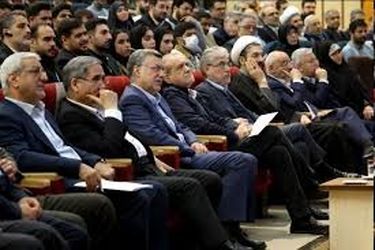 ژست خاص پزشکیان در مراسم روز دانشجو/ عکس