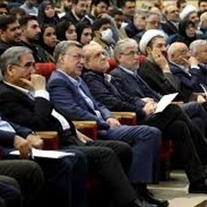 ژست خاص پزشکیان در مراسم روز دانشجو/ عکس