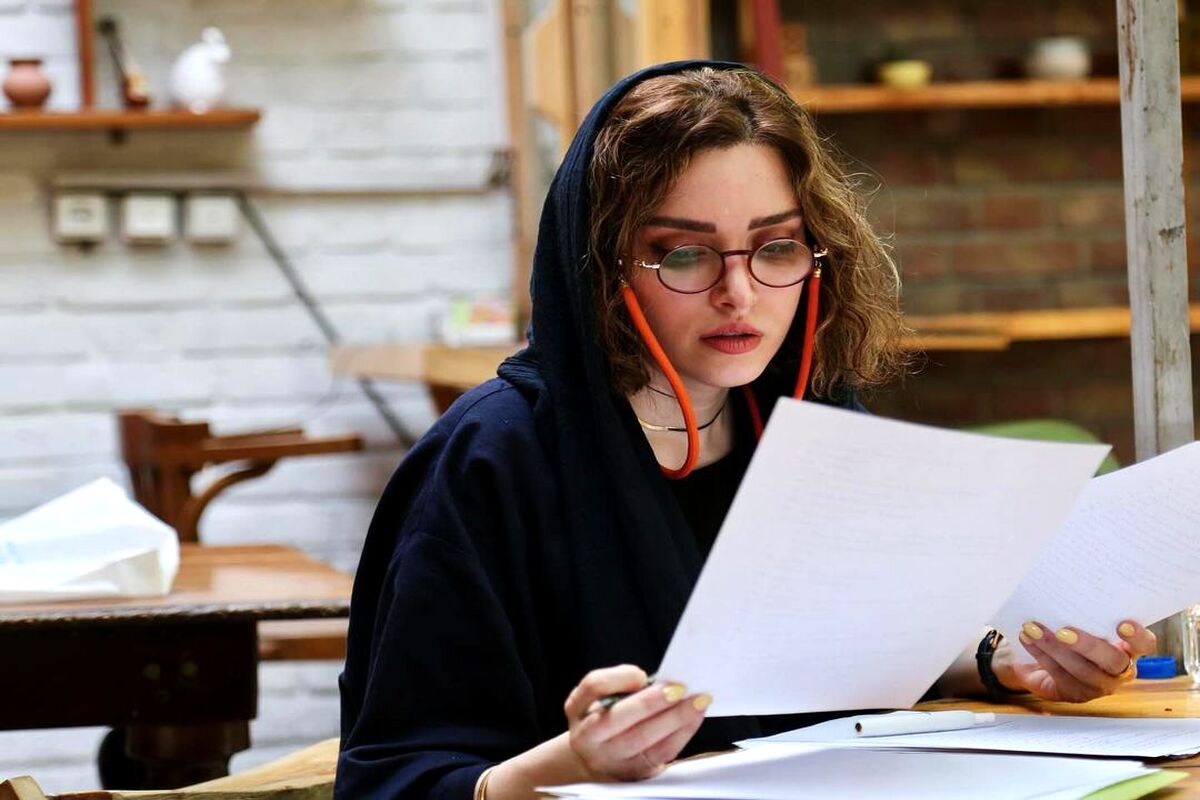 تصاویری تازه از بهنوش طباطبایی در تمرین تئاتر
