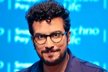 بوسه امیرحسین قیاسی بر پیشانی همسرش/ ویدئو