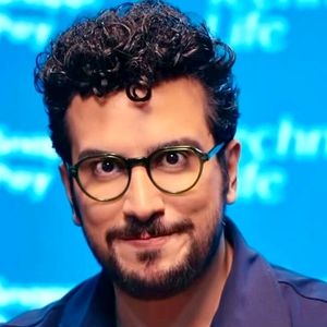 بوسه امیرحسین قیاسی بر پیشانی همسرش/ ویدئو