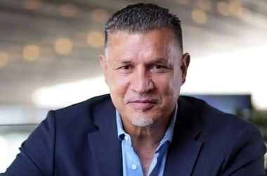 حمله مجری تلویزیون به علی دایی روی آنتن زنده؟