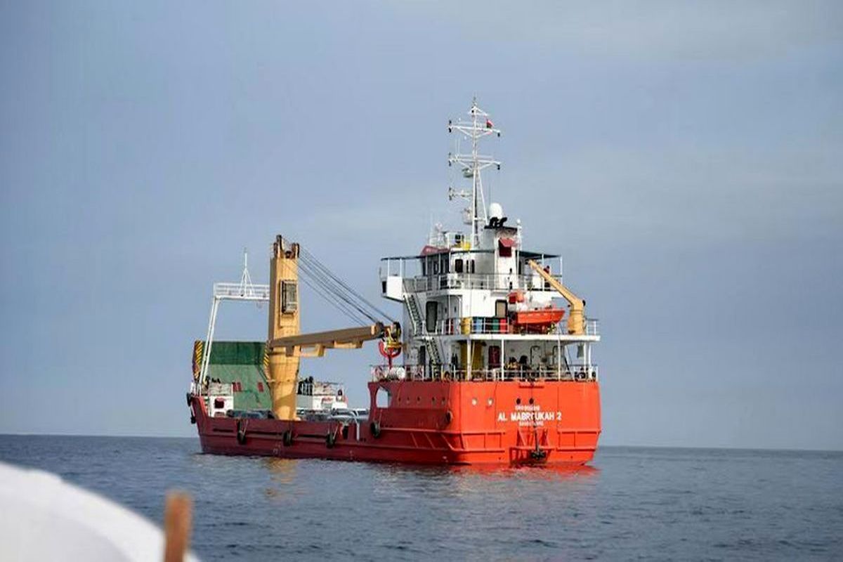 یک کشتی کانتینری هدف نیروهای مسلح ایران قرار گرفت و آسیب زیادی به آن وارد شد