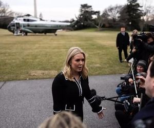 صحبت‌های عجیب سخنگوی کاخ سفید پیش از تیراندازی خبرساز شد