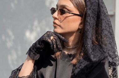 بهنوش طباطبایی در حال تمرین تیراندازی بر روی اسب