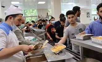 فیلم کرم در غذای سلف دانشگاه کاشان واقعی بود/ ویدئو