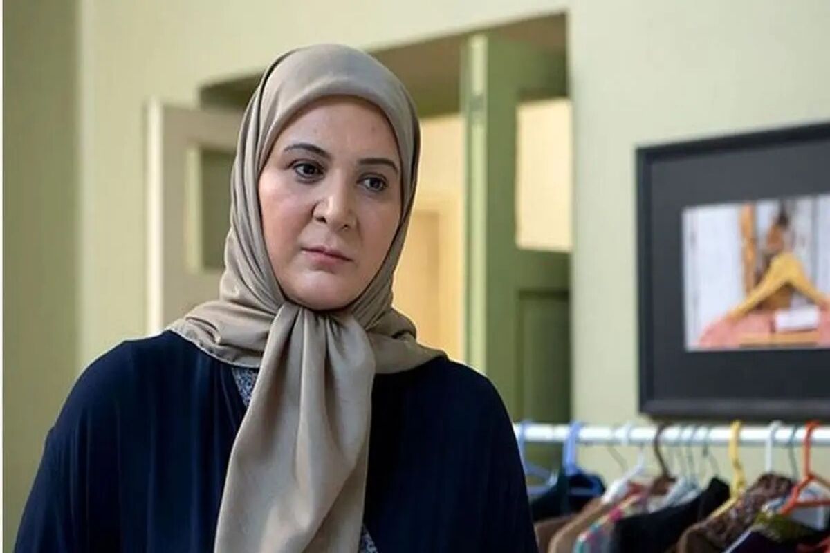  چهره عزادار همای سریال پایتخت در مراسم ختم مادرش/ ویدئو