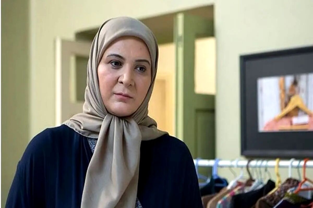 چهره عزادار همای سریال پایتخت در مراسم ختم مادرش/ ویدئو