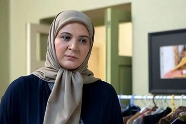  چهره عزادار همای سریال پایتخت در مراسم ختم مادرش/ ویدئو