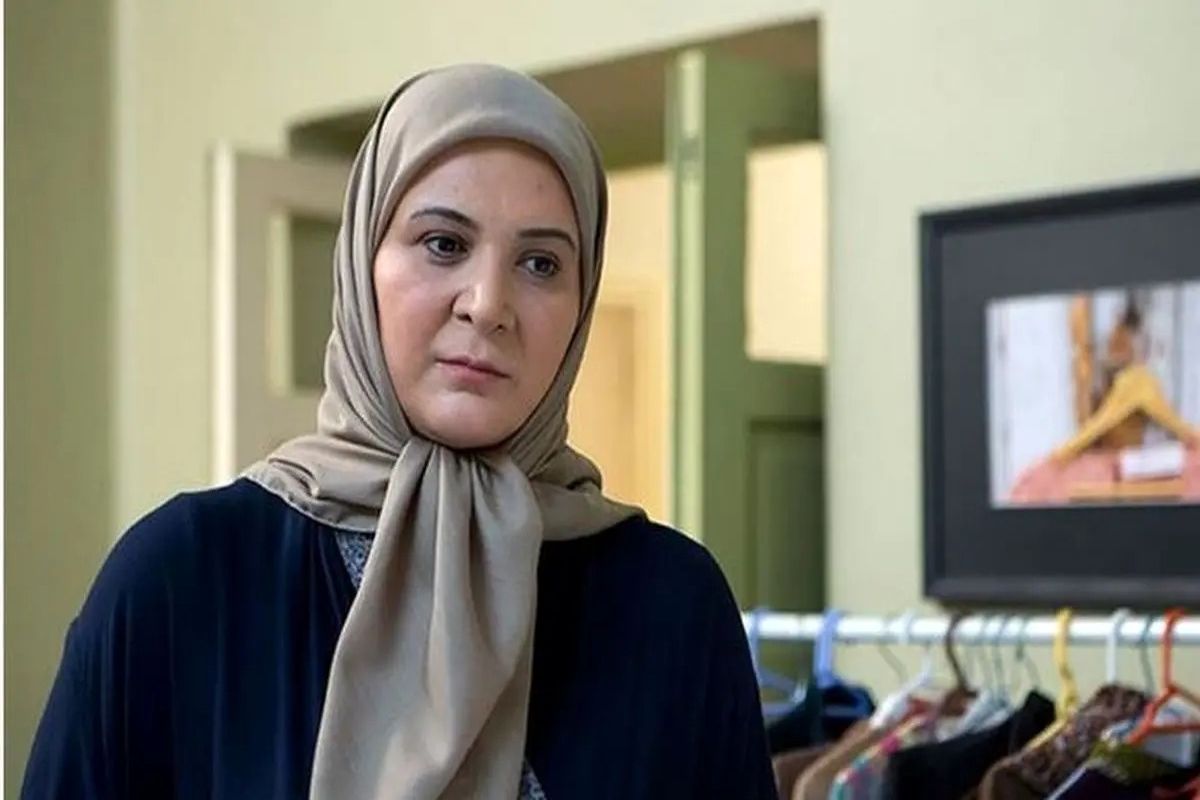  چهره عزادار همای سریال پایتخت در مراسم ختم مادرش/ ویدئو