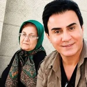 تصاویری از مراسم خاکسپاری مادر داریوش فرضیایی/ ویدئو