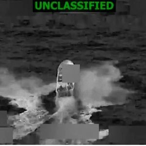 حمله آمریکا به یک قایق 