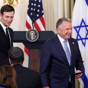 بازدید ویتکاف و کوشنر از ناو آبراهام لینکلن